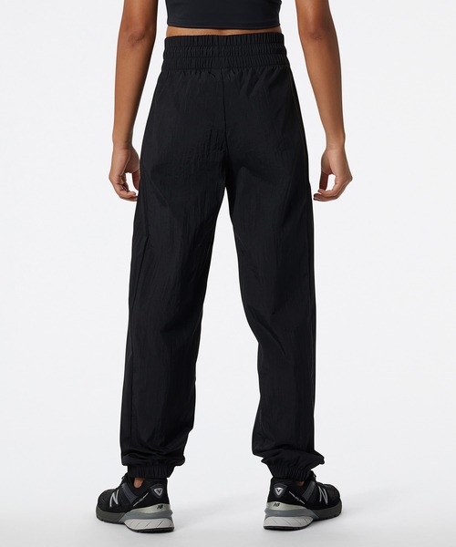 NEW BALANCE(ニューバランス)の「NB Athletics アンプリファイドウーブンロングパンツ(その他パンツ・レディース・ブラック・SMALL/MEDIUM/LARGE/X-LARGE)」の4枚目の写真