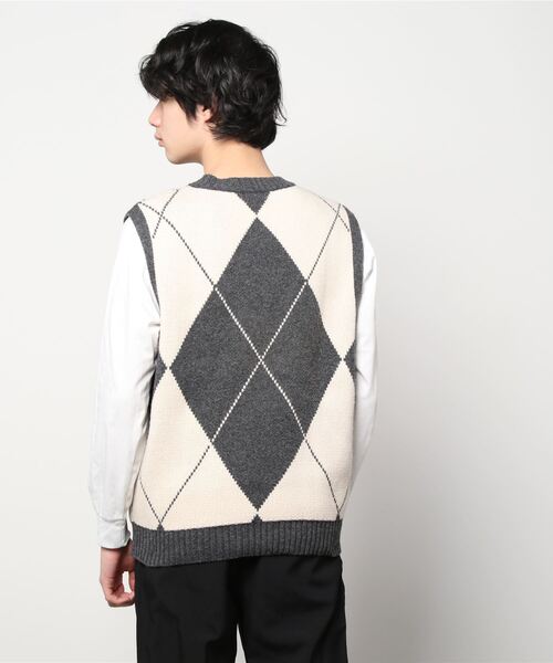 CORPUS　SELECT（コーパストーキョー）の「Oversized Argyle Knit Vest/ビッグシルエット アーガイルチェック ニットベスト（ベスト・メンズ・ブラック/グレー・FREE）」の3枚目の写真