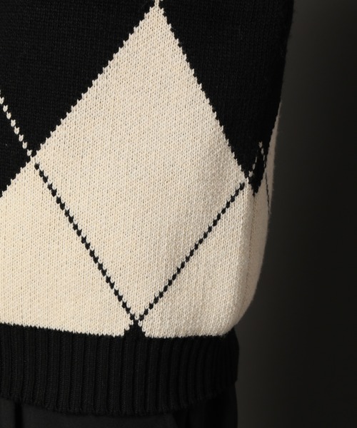 CORPUS　SELECT（コーパストーキョー）の「Oversized Argyle Knit Vest/ビッグシルエット アーガイルチェック ニットベスト（ベスト・メンズ・ブラック/グレー・FREE）」の19枚目の写真