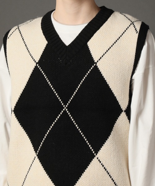 CORPUS　SELECT（コーパストーキョー）の「Oversized Argyle Knit Vest/ビッグシルエット アーガイルチェック ニットベスト（ベスト・メンズ・ブラック/グレー・FREE）」の17枚目の写真