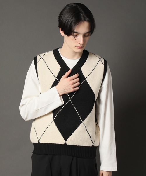 CORPUS　SELECT（コーパストーキョー）の「Oversized Argyle Knit Vest/ビッグシルエット アーガイルチェック ニットベスト（ベスト・メンズ・ブラック/グレー・FREE）」の11枚目の写真