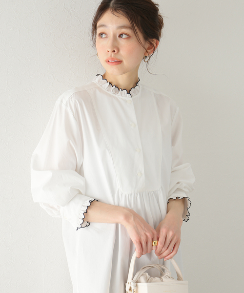 La TOTALITE（ラトータリテ）の「スカラップ襟ロングシャツ（シャツ/ブラウス・レディース・ホワイト/サックスブルー・FREE）」の2枚目の写真