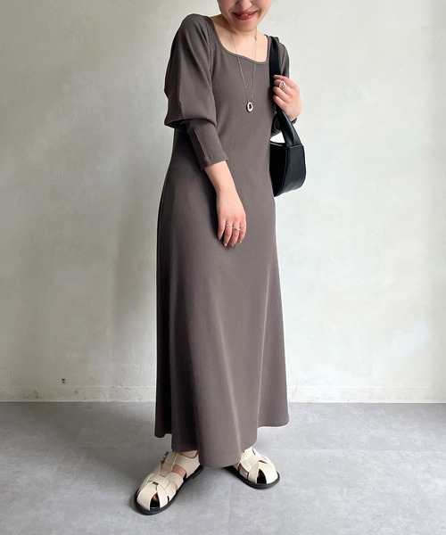 CAPRICIEUX LE'MAGE（カプリシューレマージュ）の「〈Sサイズ追加〉リブパフスリーブマキシワンピース（ワンピース・レディース・チャコールグレー/ホワイト系その他/グリーン系その他・FREE/S）」の6枚目の写真