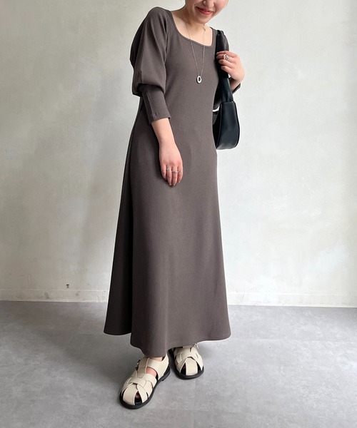 CAPRICIEUX LE'MAGE（カプリシューレマージュ）の「〈Sサイズ追加〉リブパフスリーブマキシワンピース（ワンピース・レディース・チャコールグレー/ホワイト系その他/グリーン系その他・FREE/S）」の4枚目の写真