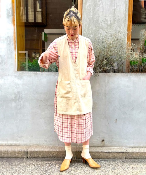 FREAK'S STORE(フリークスストア)の「エプロンベスト(ベスト・レディース・ブラック/オフホワイト/オリーブ/サックスブルー/ネイビー・フリ-)」の7枚目の写真