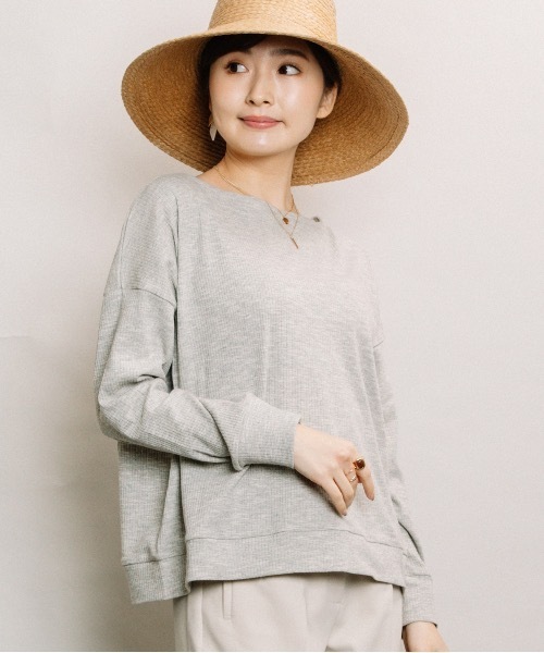 ELVENCE DEUX(エルベンスドゥ)の「テレコボートネックPO(Tシャツ/カットソー・レディース・ブラック/グレー/オフホワイト/サックスブルー・FREE)」の1枚目の写真