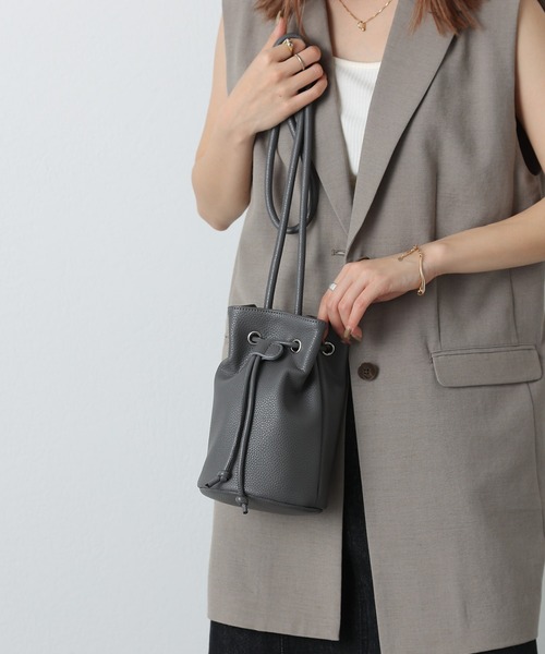 COLONY 2139(コロニートゥーワンスリーナイン)の「巾着ショルダーバッグ/ユニセックス(ショルダーバッグ・メンズ・グレー/ブラック・FREE)」の12枚目の写真