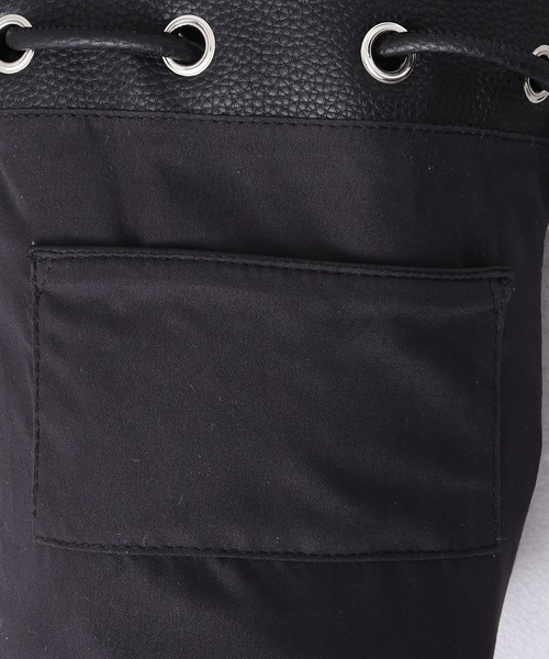 COLONY 2139(コロニートゥーワンスリーナイン)の「巾着ショルダーバッグ/ユニセックス(ショルダーバッグ・メンズ・グレー/ブラック・FREE)」の11枚目の写真