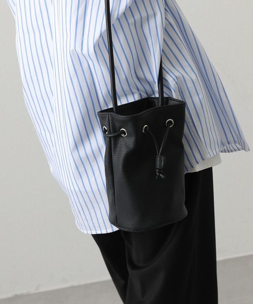 COLONY 2139(コロニートゥーワンスリーナイン)の「巾着ショルダーバッグ/ユニセックス(ショルダーバッグ・メンズ・グレー/ブラック・FREE)」の20枚目の写真