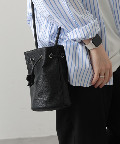 COLONY 2139(コロニートゥーワンスリーナイン)の「巾着ショルダーバッグ/ユニセックス(ショルダーバッグ・メンズ・グレー/ブラック・FREE)」の21枚目の写真