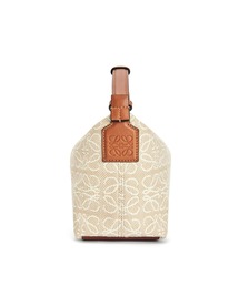 LOEWE（ロエベ）の「キュービィバッグ スモール (アナグラムジャ