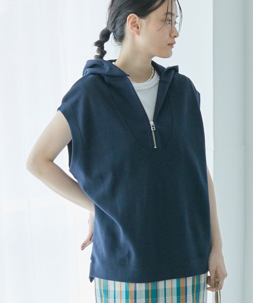 AMERICAN HOLIC（アメリカンホリック）の「ハーフZIPフードポンチベスト（ベスト・レディース・ライトベージュ/ダークネイビー・FREE）」の2枚目の写真