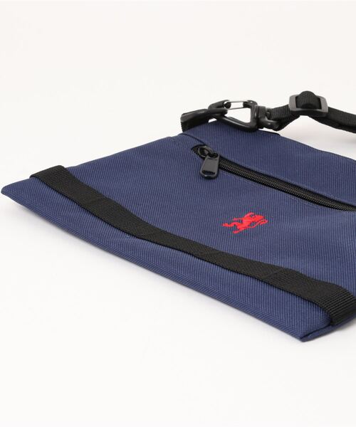 GIORDANO（ジョルダーノ）の「[ GIORDANO ] ライオン刺繍ナイロンサコッシュ（ショルダーバッグ・レディース・ネイビー・FREE）」の4枚目の写真