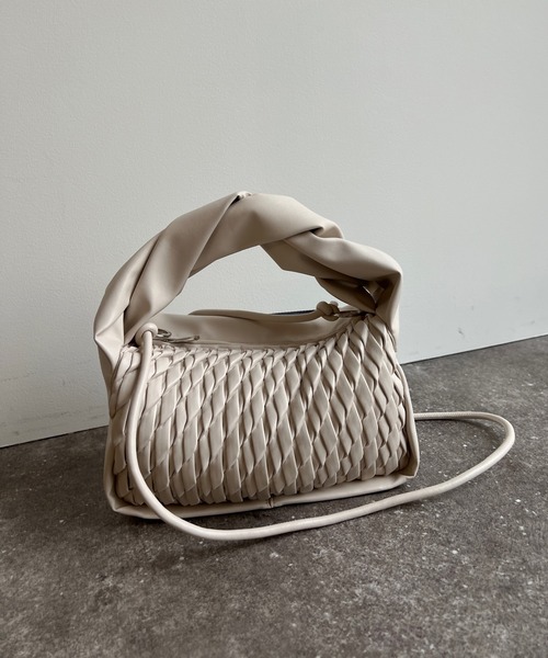 DouDou（ドゥドゥ）の「ツイストハンドルミニバッグ（ショルダーバッグ・レディース・ブラック/イエロー/アイボリー・FREE）」の2枚目の写真