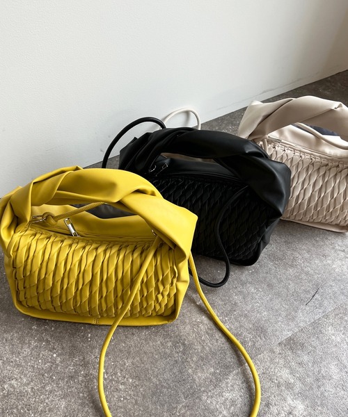 DouDou（ドゥドゥ）の「ツイストハンドルミニバッグ（ショルダーバッグ・レディース・ブラック/イエロー/アイボリー・FREE）」の16枚目の写真