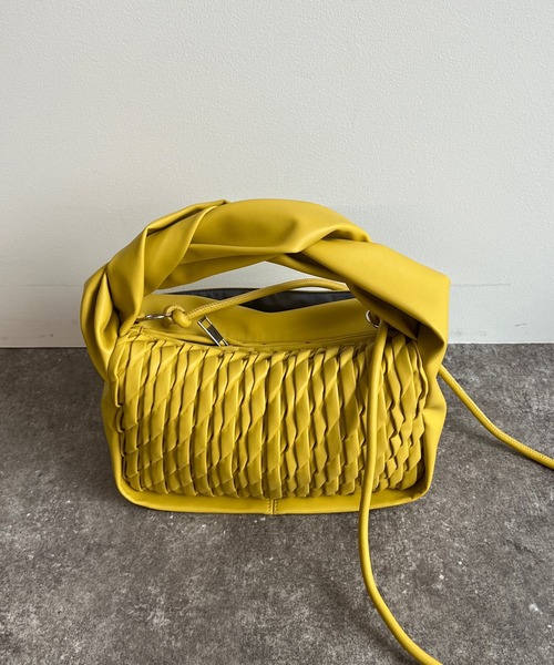 DouDou（ドゥドゥ）の「ツイストハンドルミニバッグ（ショルダーバッグ・レディース・ブラック/イエロー/アイボリー・FREE）」の15枚目の写真