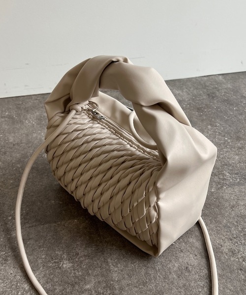 DouDou（ドゥドゥ）の「ツイストハンドルミニバッグ（ショルダーバッグ・レディース・ブラック/イエロー/アイボリー・FREE）」の6枚目の写真