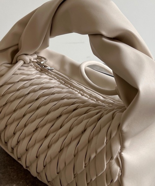 DouDou（ドゥドゥ）の「ツイストハンドルミニバッグ（ショルダーバッグ・レディース・ブラック/イエロー/アイボリー・FREE）」の9枚目の写真