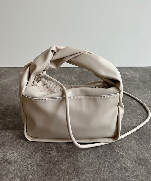 DouDou（ドゥドゥ）の「ツイストハンドルミニバッグ（ショルダーバッグ・レディース・ブラック/イエロー/アイボリー・FREE）」の5枚目の写真