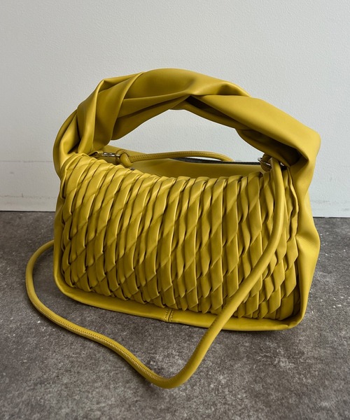 DouDou（ドゥドゥ）の「ツイストハンドルミニバッグ（ショルダーバッグ・レディース・ブラック/イエロー/アイボリー・FREE）」の13枚目の写真