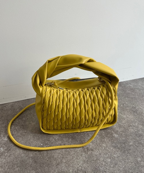 DouDou（ドゥドゥ）の「ツイストハンドルミニバッグ（ショルダーバッグ・レディース・ブラック/イエロー/アイボリー・FREE）」の14枚目の写真