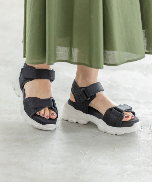 LEPSIM（レプシィム）の「スニーカーソールサンダル　285240（サンダル・レディース・ブラウン/ブラック・LARGE/MEDIUM）」の14枚目の写真