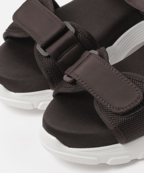 LEPSIM（レプシィム）の「スニーカーソールサンダル　285240（サンダル・レディース・ブラウン/ブラック・LARGE/MEDIUM）」の19枚目の写真