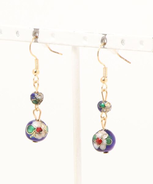 チャイハネ(チャイハネ)の「【チャイハネ】七宝ピアス(ピアス(両耳用)・レディース・ホワイト/ブラック/ネイビー/レッド/イエロー/ブルー/グリーン/ライトグリーン・FREE)」の5枚目の写真