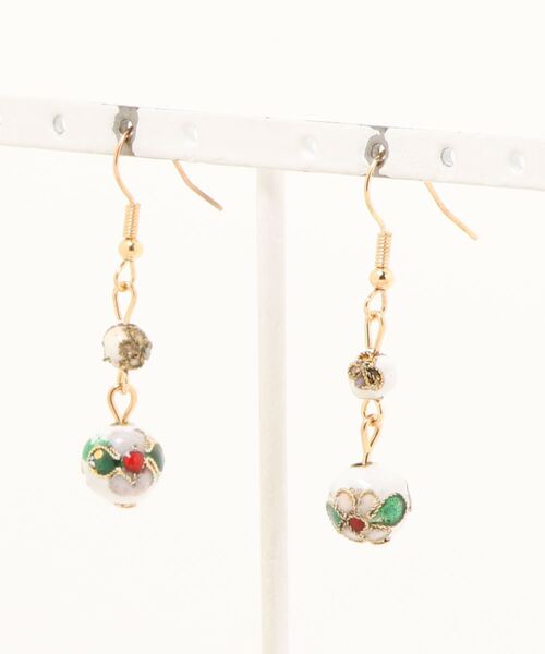 チャイハネ(チャイハネ)の「【チャイハネ】七宝ピアス(ピアス(両耳用)・レディース・ホワイト/ブラック/ネイビー/レッド/イエロー/ブルー/グリーン/ライトグリーン・FREE)」の1枚目の写真