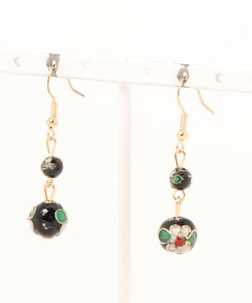 チャイハネ(チャイハネ)の「【チャイハネ】七宝ピアス(ピアス(両耳用)・レディース・ホワイト/ブラック/ネイビー/レッド/イエロー/ブルー/グリーン/ライトグリーン・FREE)」の2枚目の写真