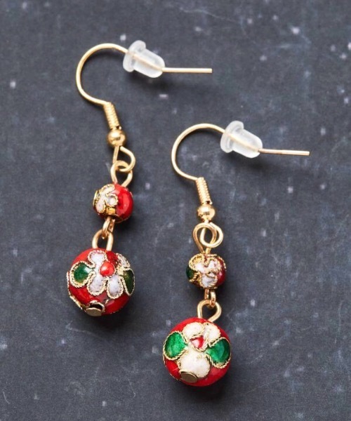 チャイハネ(チャイハネ)の「【チャイハネ】七宝ピアス(ピアス(両耳用)・レディース・ホワイト/ブラック/ネイビー/レッド/イエロー/ブルー/グリーン/ライトグリーン・FREE)」の8枚目の写真