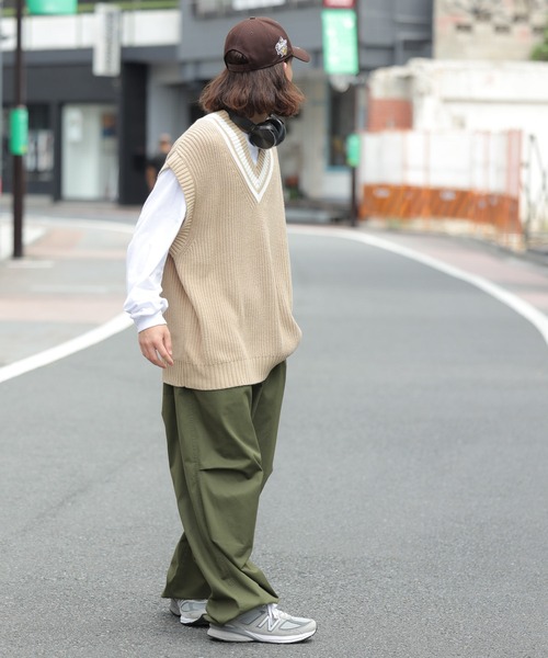 WEGO(ウィゴー)の「WEGO/ラインチルデンニットベスト(ベスト・メンズ・ホワイト/ベージュ/ダークグリーン・MEDIUM/LARGE)」の11枚目の写真