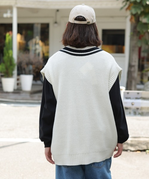 WEGO(ウィゴー)の「WEGO/ラインチルデンニットベスト(ベスト・メンズ・ホワイト/ベージュ/ダークグリーン・MEDIUM/LARGE)」の9枚目の写真