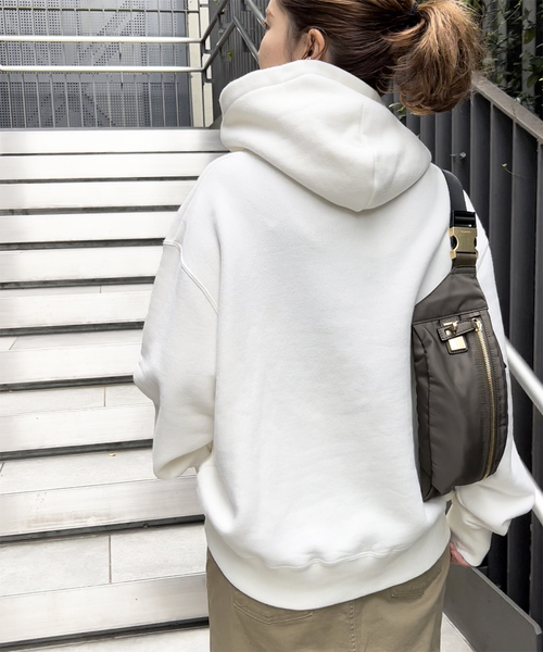 Spick & Span（スピックアンドスパン）の「ヴィンテージライクロゴプルオーバー（パーカー・レディース・チャコールグレー/アイボリー・FREE）」の21枚目の写真