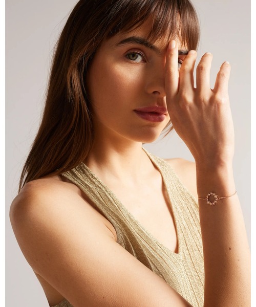 Ted Baker（テッドベーカー）の「CRESTA クリスタル フープ ブレスレット（ブレスレット・レディース・ゴールド系その他・O/S）」の2枚目の写真