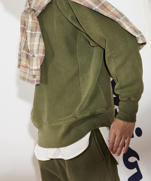 Champion（チャンピオン）の「【CHAMPION / チャンピオン】別注 R/W ピグメント クルーネックスウェット（スウェット・メンズ・ブラック/パープル/ネイビー/ブラウン/カーキ・MEDIUM/LARGE/X-LARGE）」の6枚目の写真