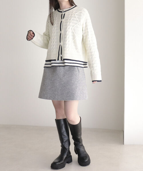 fredy emue（フレディエミュ）の「ケーブル編みバイカラー クルーネックカーディガン（カーディガン/ボレロ・レディース・オフホワイト/グレー/ライトブルー・38）」の22枚目の写真