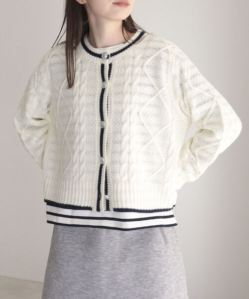 fredy emue（フレディエミュ）の「ケーブル編みバイカラー クルーネックカーディガン（カーディガン/ボレロ・レディース・オフホワイト/グレー/ライトブルー・38）」の12枚目の写真