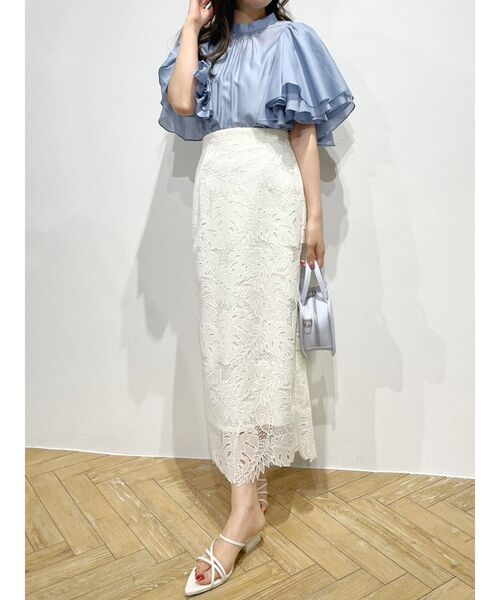 MERCURYDUO(マーキュリーデュオ)の「2WAYオープンショルダーラッフルブラウス(シャツ/ブラウス・レディース・オフホワイト/ライトブルー/ピンク・FREE)」の9枚目の写真