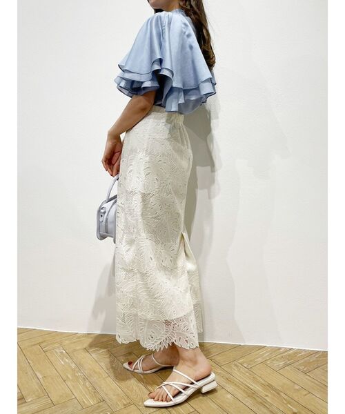 MERCURYDUO(マーキュリーデュオ)の「2WAYオープンショルダーラッフルブラウス(シャツ/ブラウス・レディース・オフホワイト/ライトブルー/ピンク・FREE)」の10枚目の写真