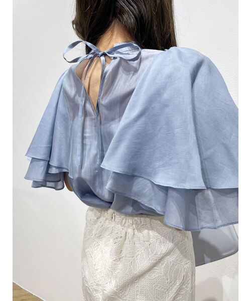 MERCURYDUO(マーキュリーデュオ)の「2WAYオープンショルダーラッフルブラウス(シャツ/ブラウス・レディース・オフホワイト/ライトブルー/ピンク・FREE)」の12枚目の写真