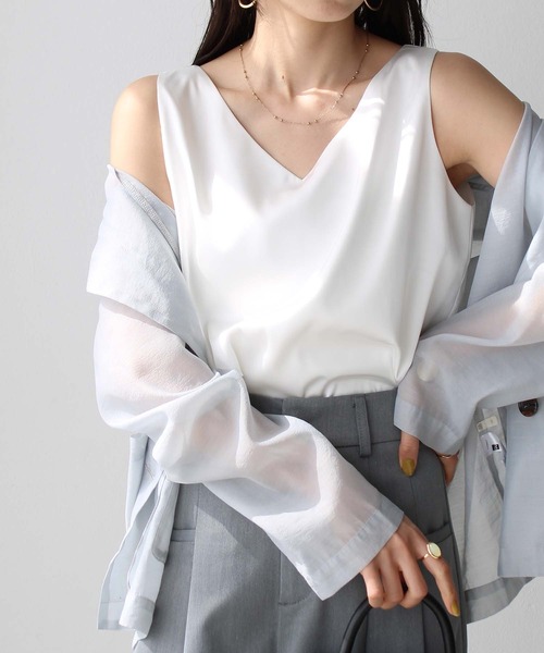 GeeRA（ジーラ）の「サテン2WAYタンクトップ（タンクトップ・レディース・ブラック/オフホワイト/サンドグレー・MEDIUM/LARGE）」の4枚目の写真