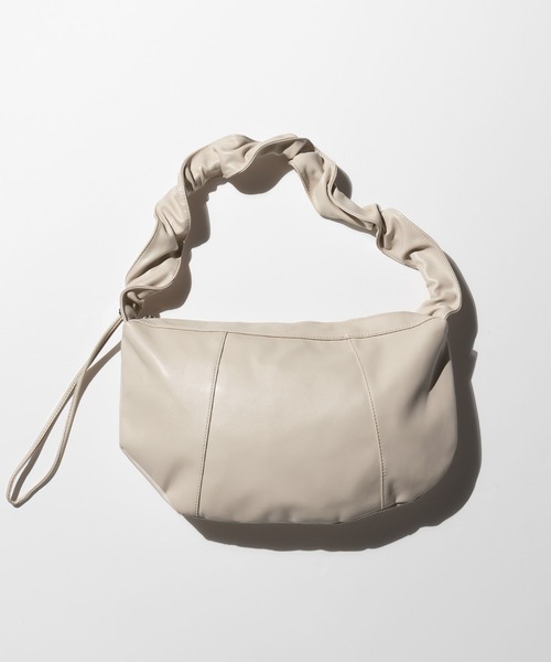 me+em select（ミームセレクト）の「シャーリングハンドルショルダーバッグ ／ shirring handle shoulder bag（ショルダーバッグ・レディース・ブラック/アイボリー・FREE）」の16枚目の写真