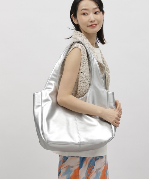 LAKOLE(ラコレ)の「ヨコ型トートバッグ / 963001(トートバッグ・レディース・シルバー/ブラック/アイボリー・FREE)」の3枚目の写真