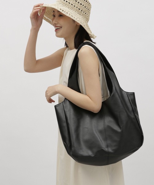 LAKOLE(ラコレ)の「ヨコ型トートバッグ / 963001(トートバッグ・レディース・シルバー/ブラック/アイボリー・FREE)」の16枚目の写真