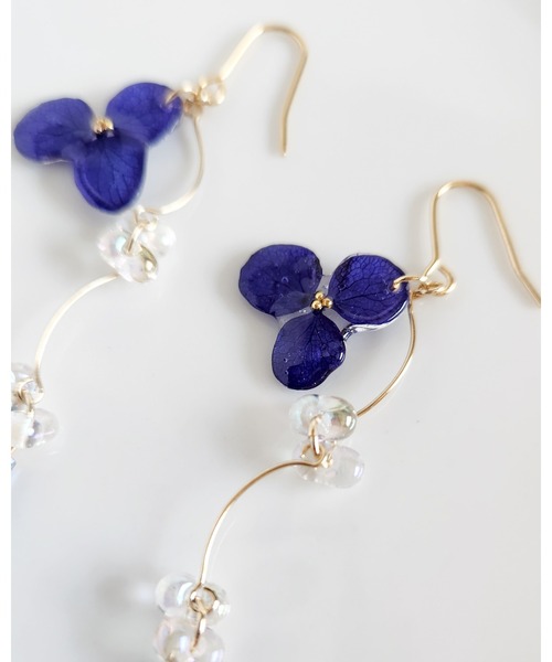 tone(トーン)の「【Tresor】紫陽花 swing ピアス(MA)(ピアス(両耳用)・レディース・ブルー/ラベンダー/ネイビー・FREE)」の1枚目の写真