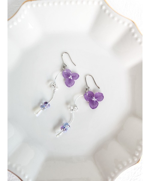 tone(トーン)の「【Tresor】紫陽花 swing ピアス(MA)(ピアス(両耳用)・レディース・ブルー/ラベンダー/ネイビー・FREE)」の6枚目の写真