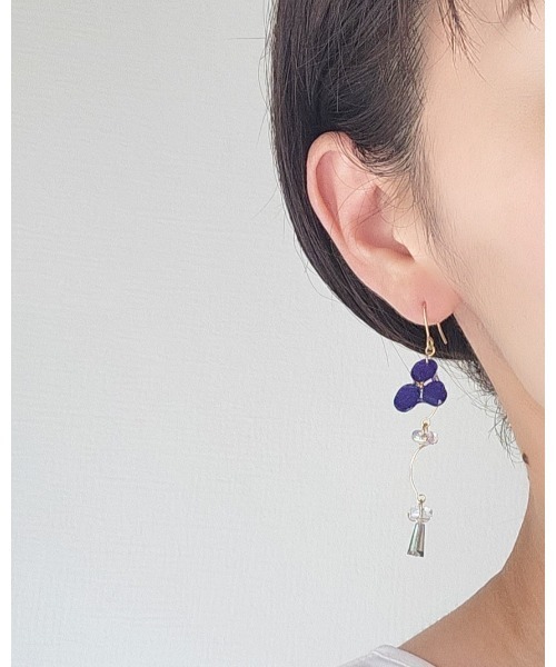 tone(トーン)の「【Tresor】紫陽花 swing ピアス(MA)(ピアス(両耳用)・レディース・ブルー/ラベンダー/ネイビー・FREE)」の12枚目の写真
