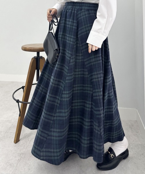 Viola e Viola(ヴィオラエヴィオラ)の「ふんわりチェック柄フレアーマキシスカート(スカート・レディース・ブラック×ホワイト/ブラック/グリーン/ボルドー/ブラウン系その他・L/LL/3L/M)」の4枚目の写真