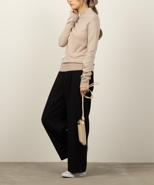 NAVY(ネイビー)の「NAVY 洗えるニット カシミヤタッチ ハイネックプルオーバー(ニット/セーター・レディース・ブラック/ブルーグリーン/イエロー/グレイッシュベージュ・L/M)」の8枚目の写真